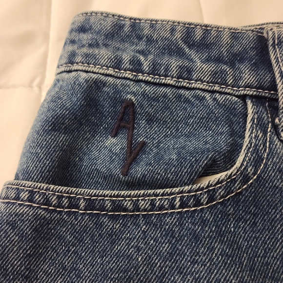 Size 28 blue jeans - Picture 3 of 5